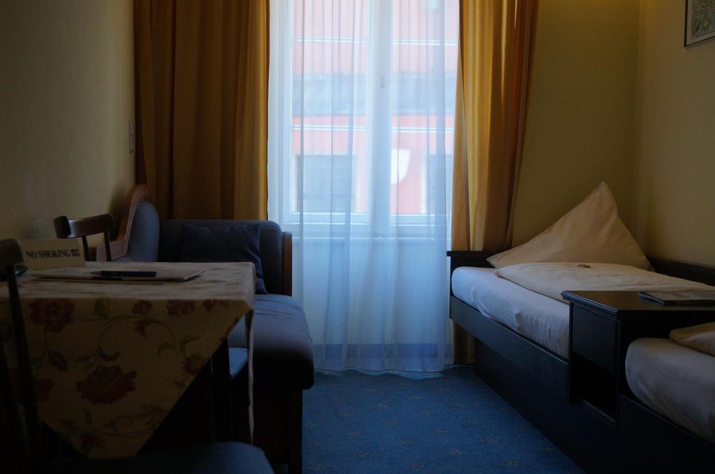 Hotel Happ Инсбрук Номер фото