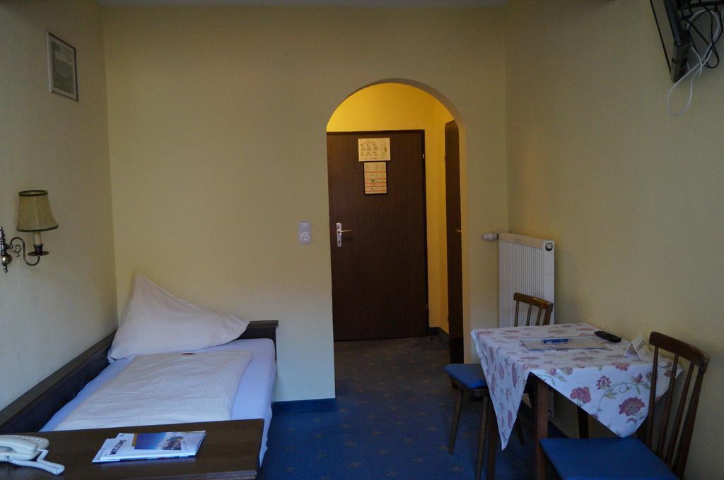 Hotel Happ Инсбрук Номер фото