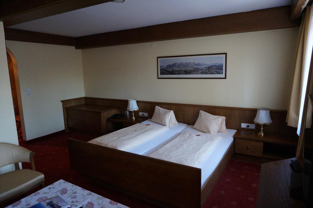 Hotel Happ Инсбрук Номер фото